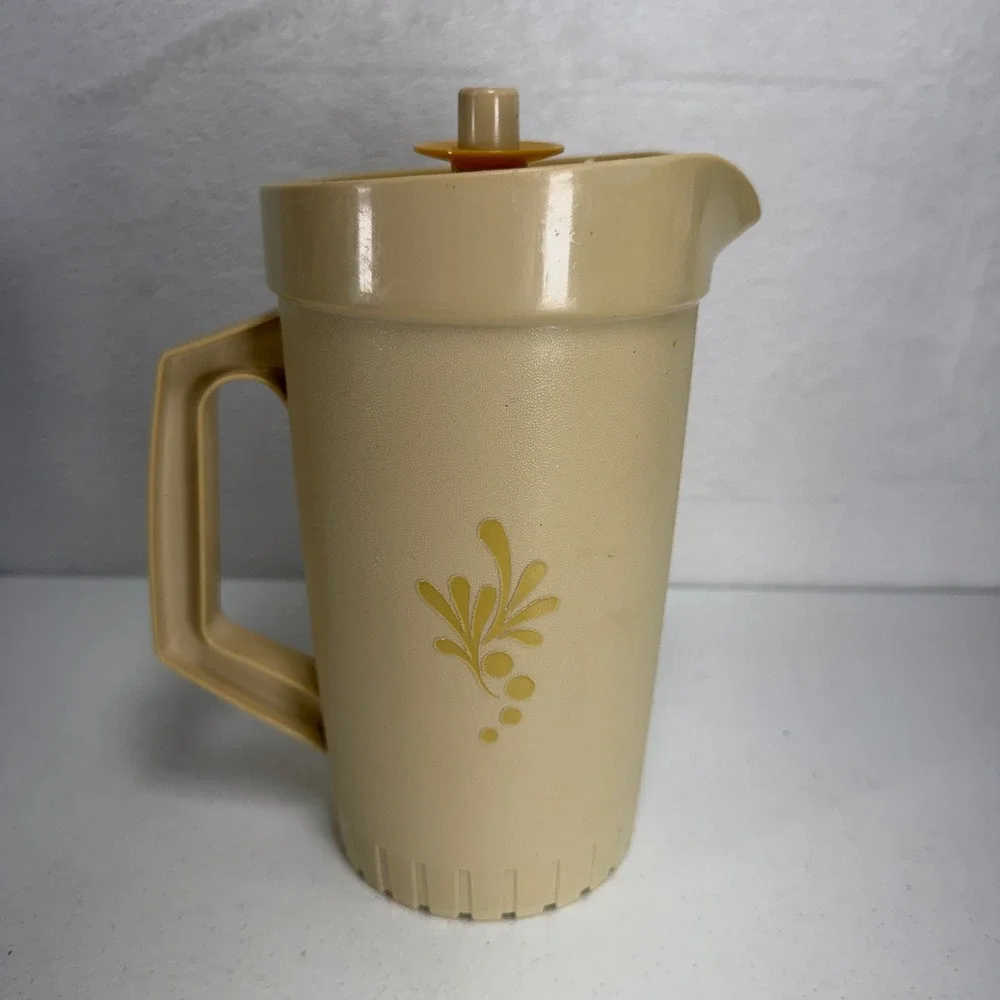 VTG Tupperware 2qt Pitcher 874-7 Push Button Lid Floral Sunburst Almond Beige